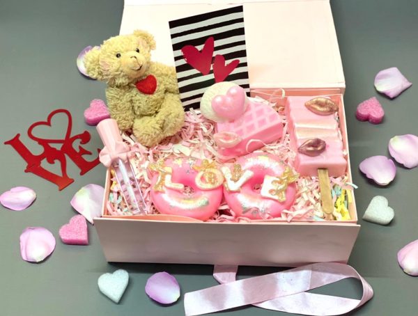 PRETTY PINK BOX